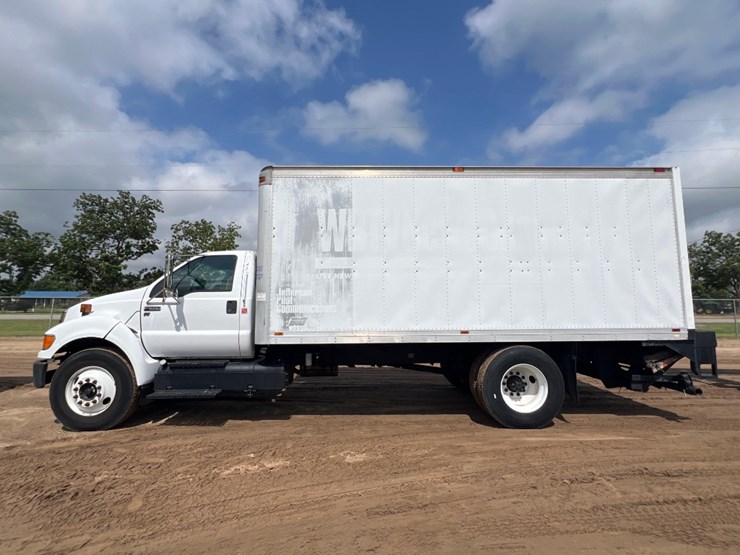 2012-ford-f650-image-1