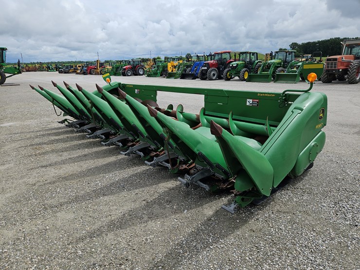 2011-john-deere-608c-image-1