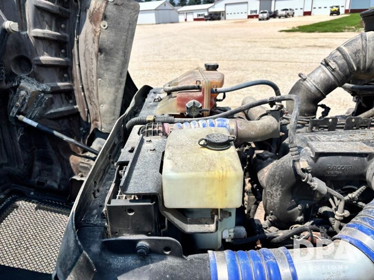 2016-kenworth-t880-image-64