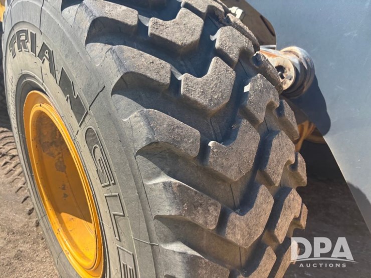 2015-deere-624k-image-54