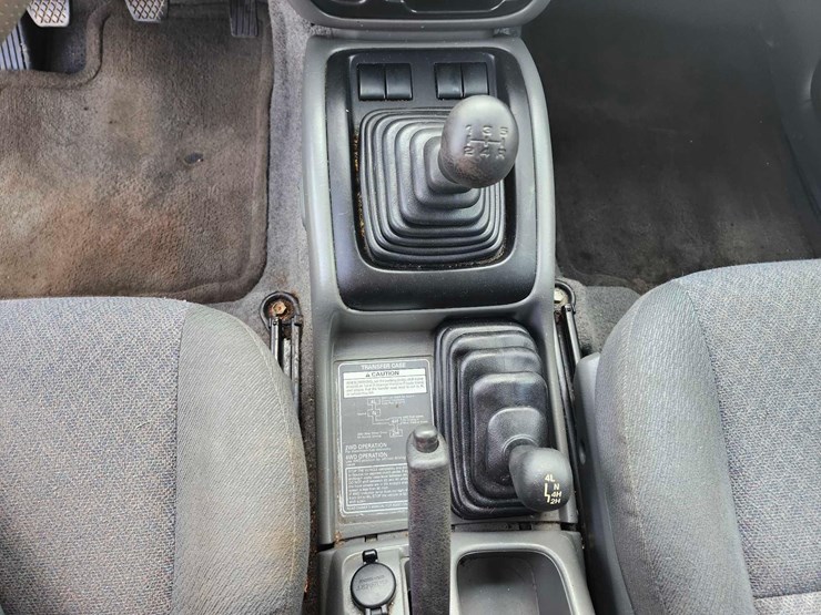 2003-chevrolet-tracker-image-15