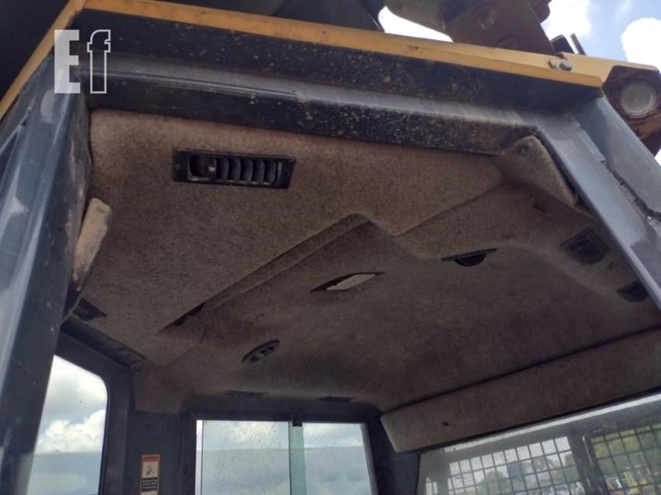 2006-deere-700j-lt-image-15