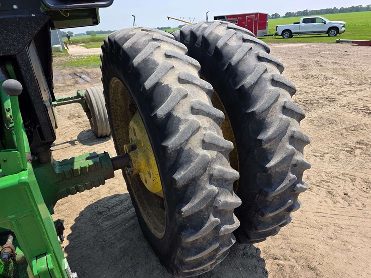 1988-john-deere-4650-image-16
