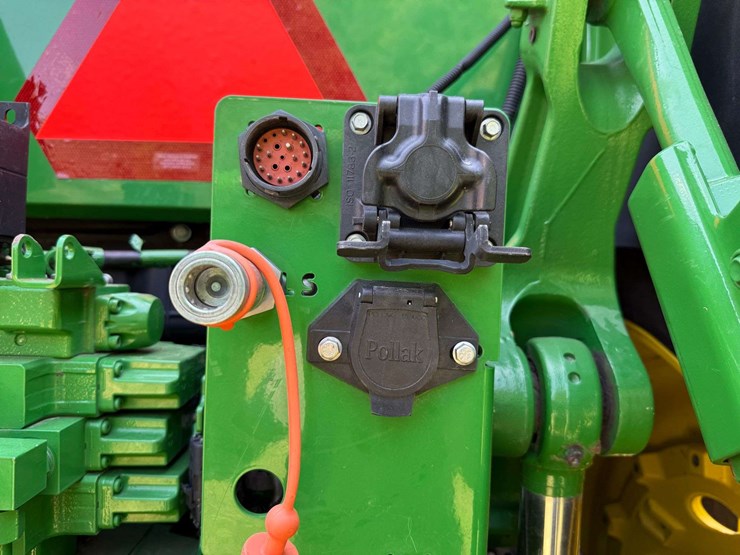 2021-john-deere-8r-340-image-56
