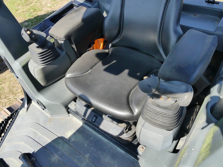 2020-caterpillar-d1-image-14