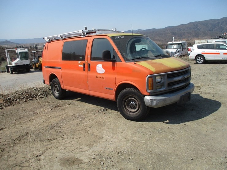 1999-chevrolet-express-3500-image-2