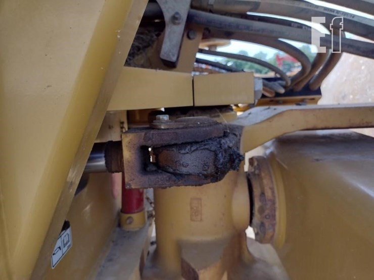2015-caterpillar-cs56b-image-25