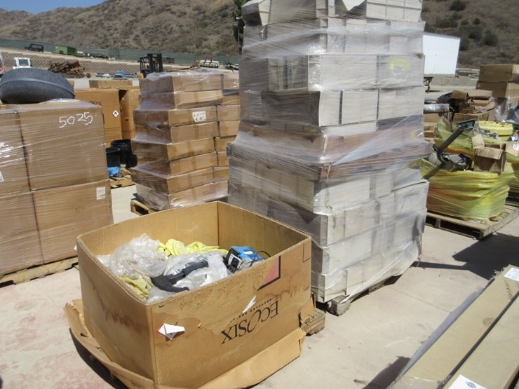 (2)-pallets-of-misc-items,-image-1