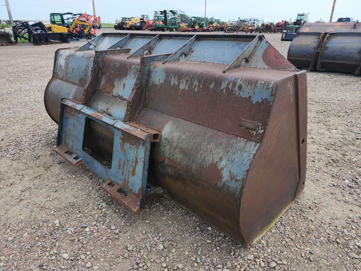 custom-wheel-loader-bucket-image-3