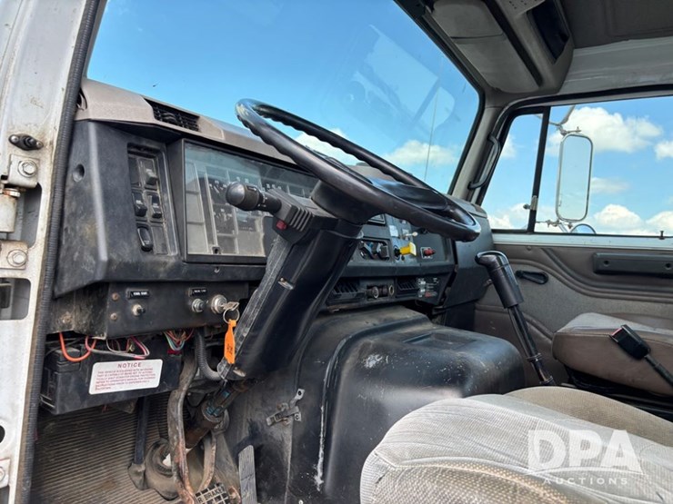 2000-international-8100-image-64