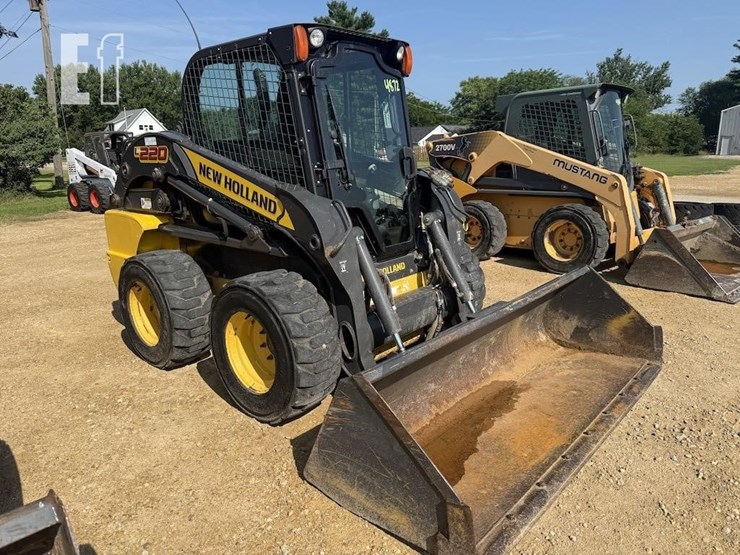2012-new-holland-l220-image-3