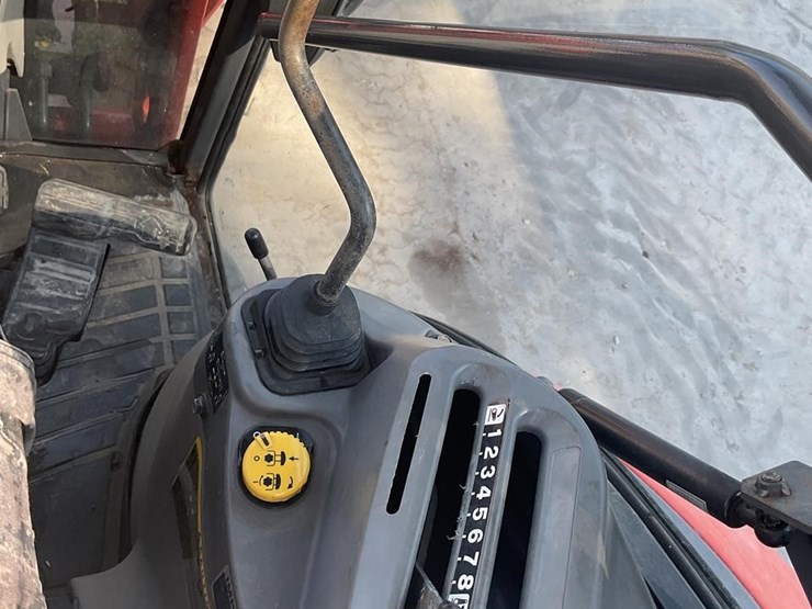 2010-kubota-l5740-image-15