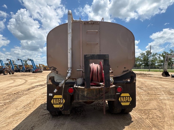 2001-sterling-water-truck-image-8
