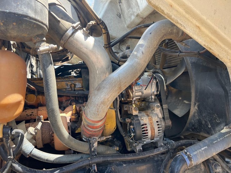 2003-peterbilt-330-image-11