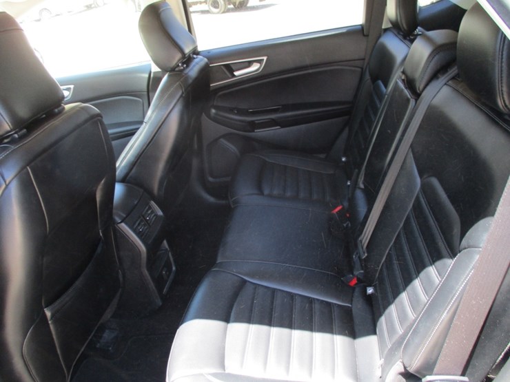 2020-ford-edge-sel-image-8