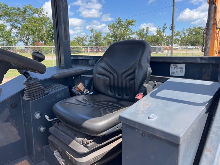 2018-deere-204l-image-28