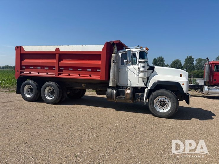1995-mack-rd690s-image-4