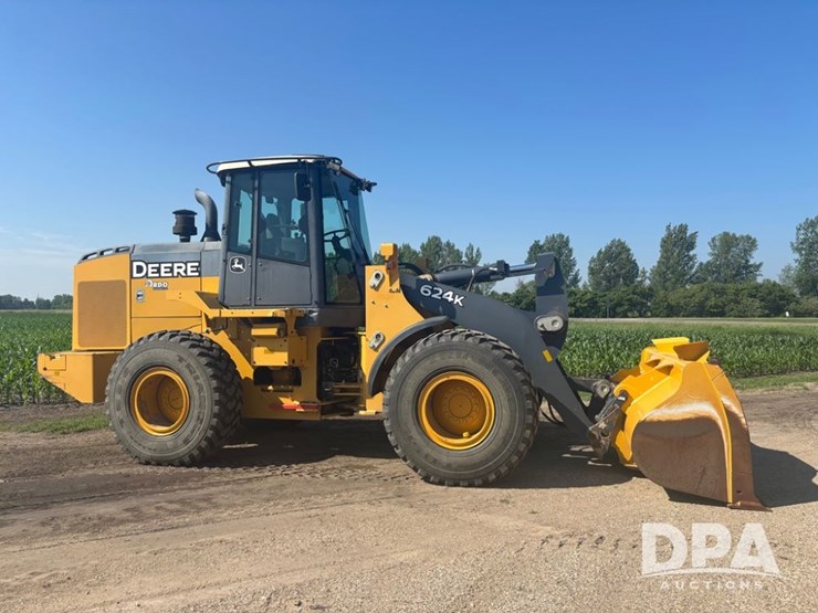 2015-deere-624k-image-2