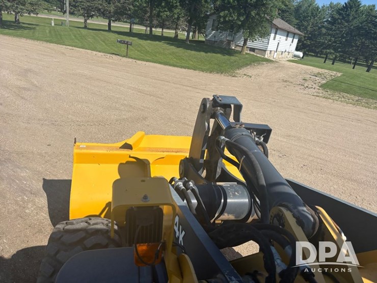 2015-deere-624k-image-58
