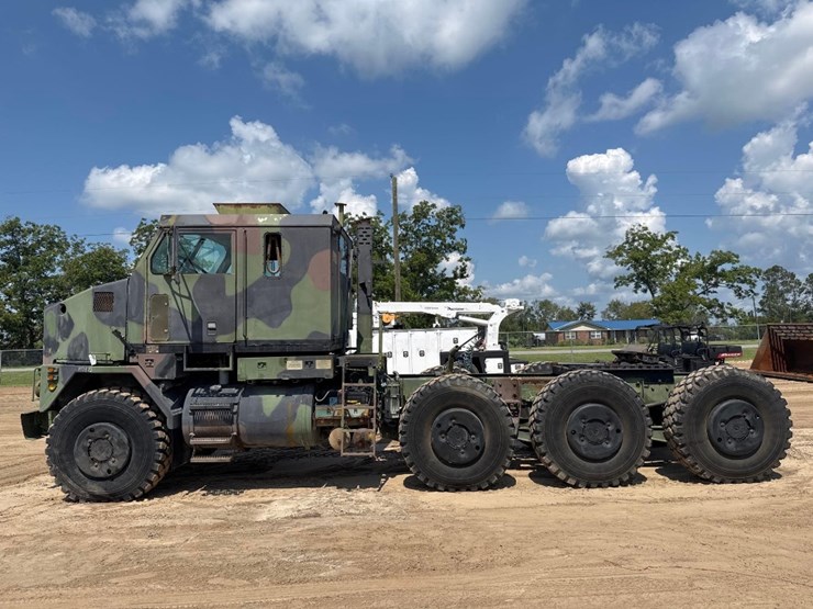 2000-oshkosh-m1070-image-1