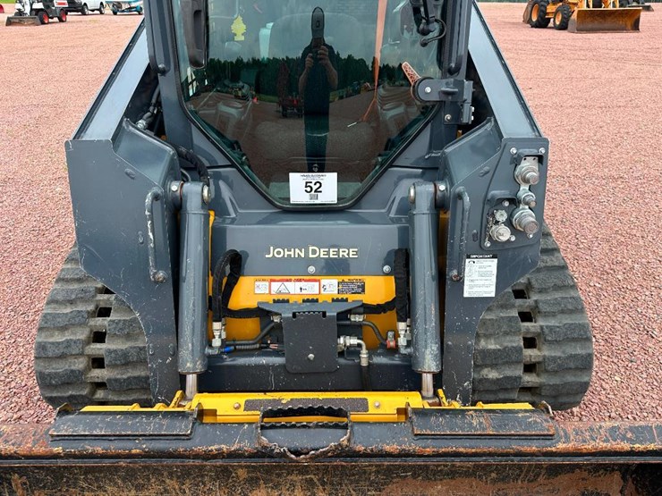 2020-deere-317g-image-17