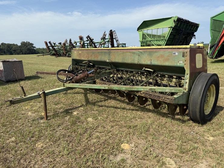 john-deere-8300-image-2