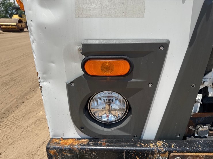 2013-mack-leu613-image-19
