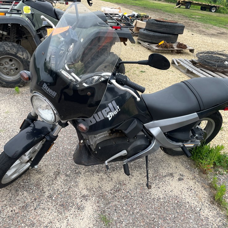 #1076 • 2001 H-D Buell Blast (Has WI Title)