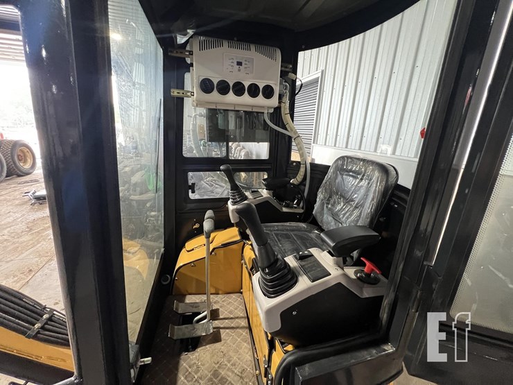 2024-agt-mini-excavator-1178-image-16