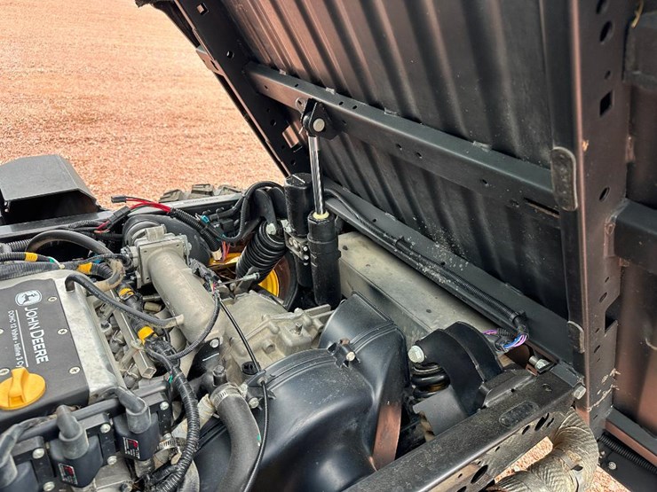 2022-john-deere-gator-image-25