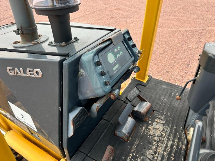 2007-komatsu-d39px-21-image-41