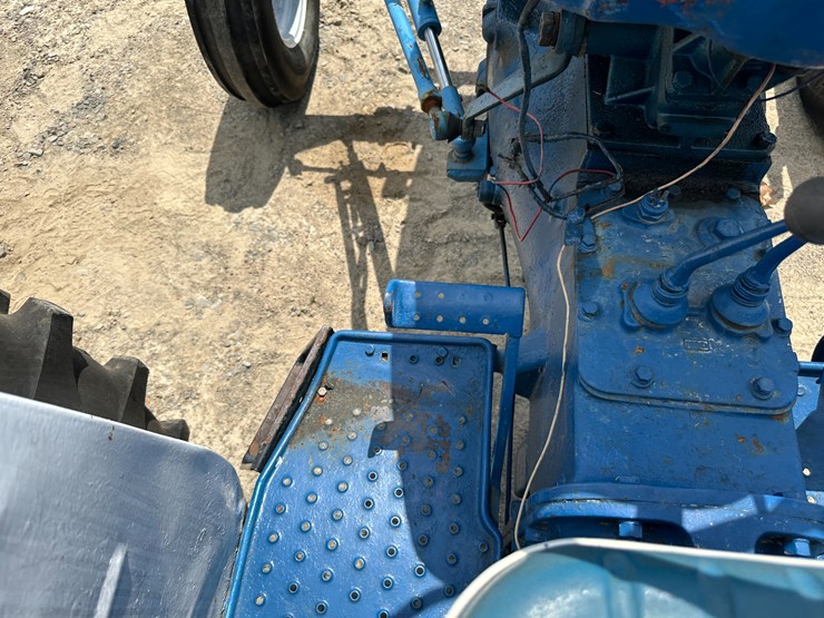 ford-4000-image-40