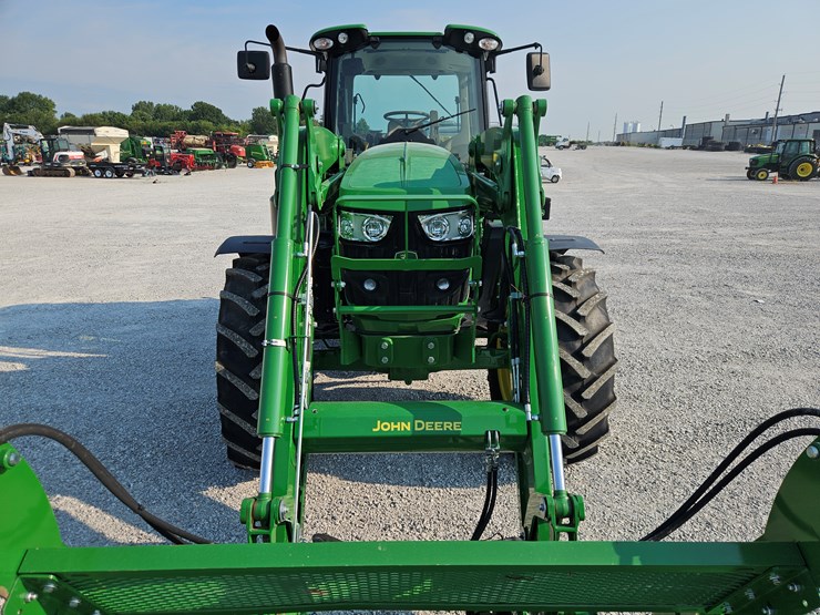 2022-john-deere-6145m-image-4