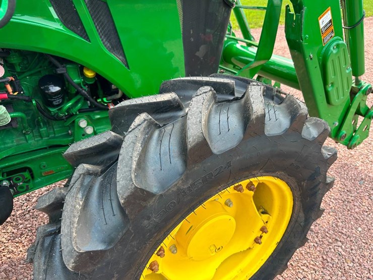 2018-john-deere-5075m-image-11