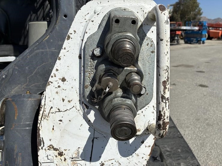 2019-bobcat-t740-image-8