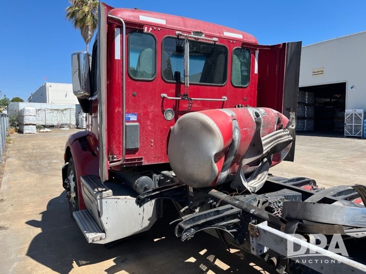 2018-peterbilt-579-image-7