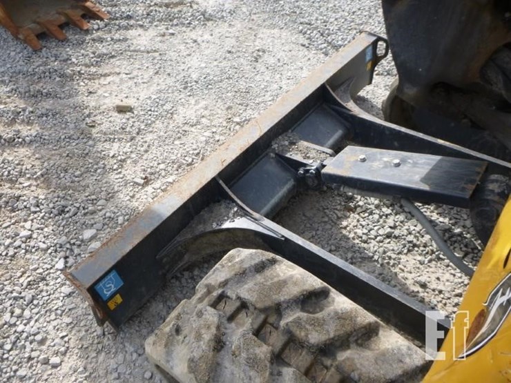 2022-deere-26g-image-24