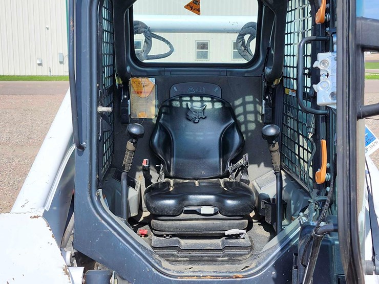 2016-bobcat-s650-image-8