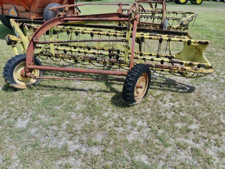 new-holland-258-image-3