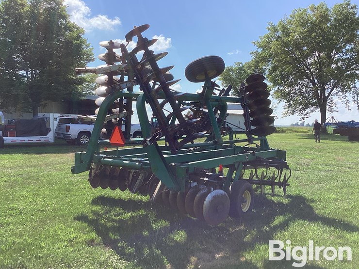 john-deere-235-image-5