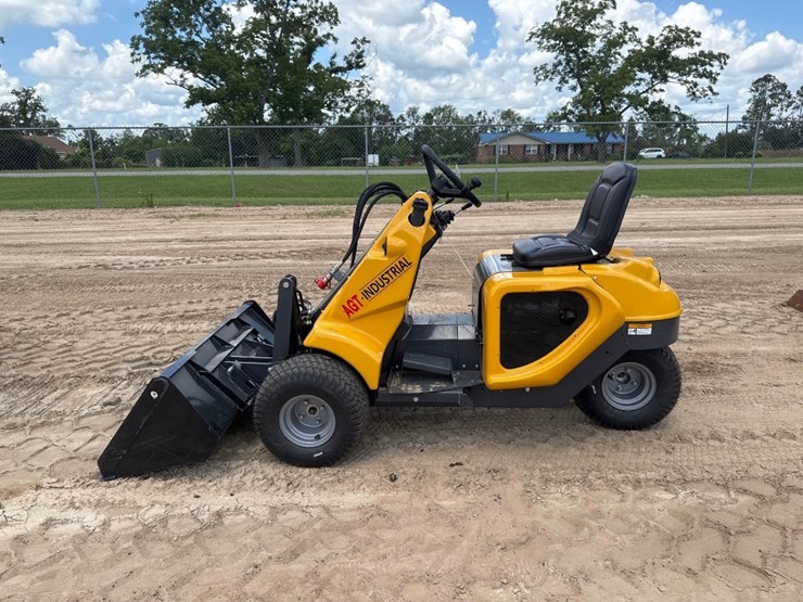 2024-agt-industrial-hr-230-3-wheel-loader-image-1