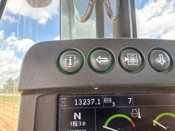 2015-deere-744k-image-28