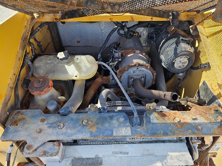 2019-deere-318g-image-13