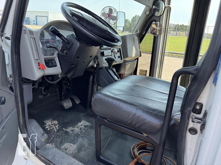 2008-international-bus-1049-image-17