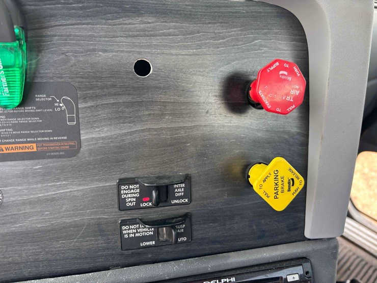 2008-freightliner-columbia-straight-truck-image-36