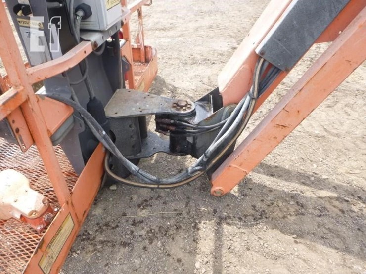 2013-jlg-600aj-image-21