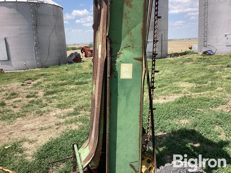 john-deere-00990hc-ground-driven-bale-loader-image-16