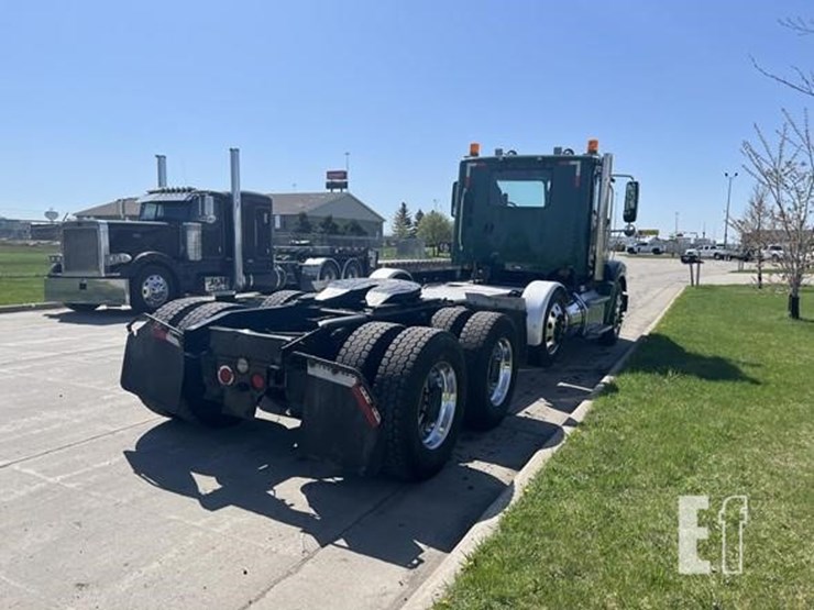 2015-freightliner-coronado-122-image-42