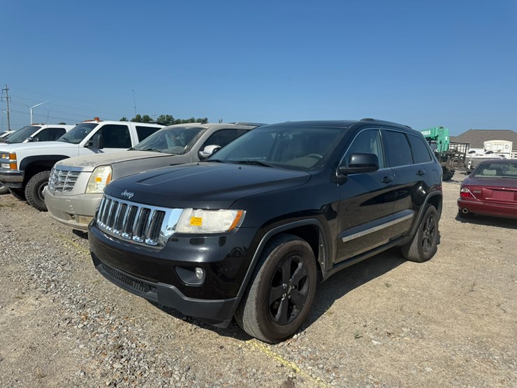 2013-jeep-grand-cherokee-image-1