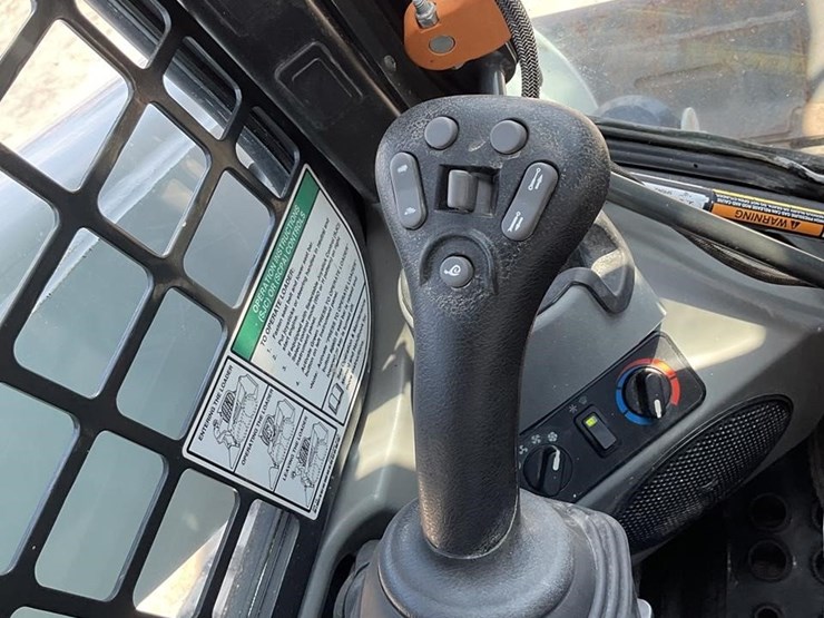 2022-bobcat-t770-image-17